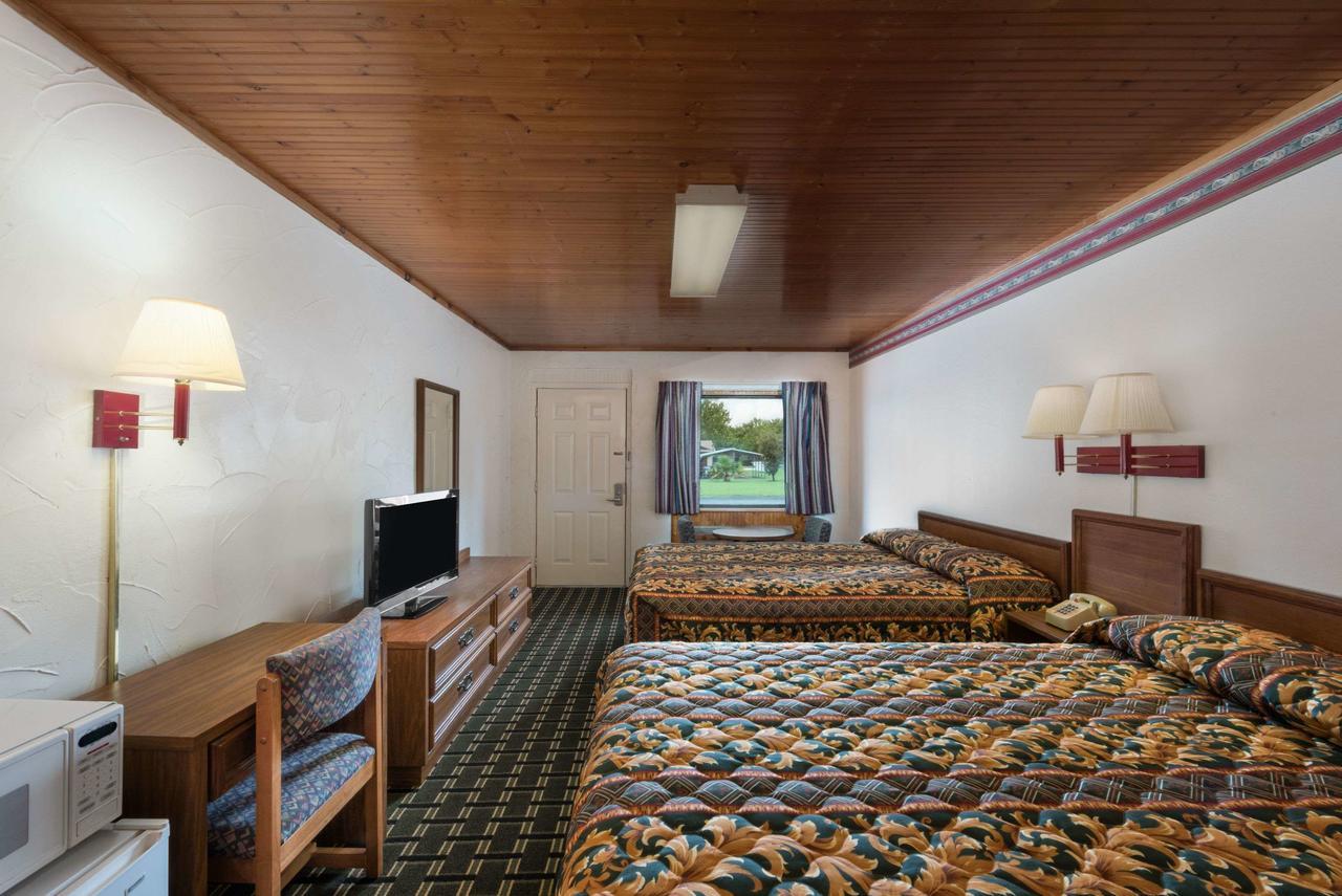 Post Oak Inn Браунвуд Экстерьер фото